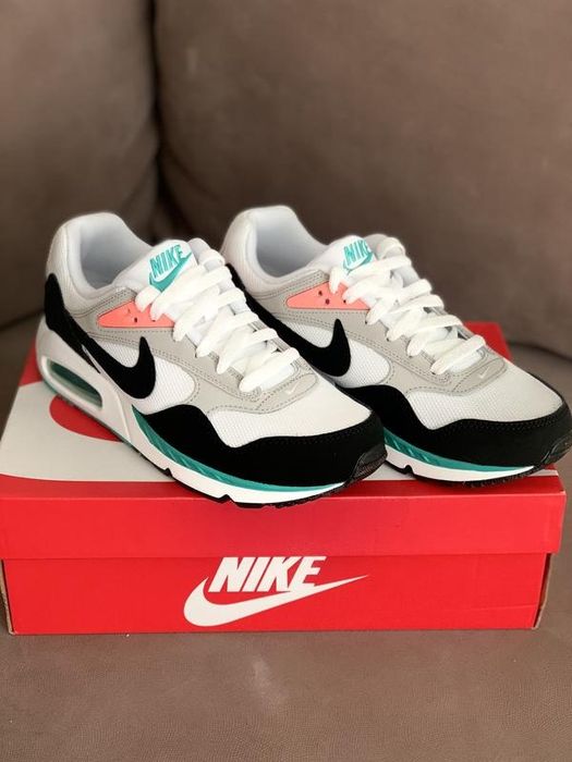 Продам кросівки Nike Air Max Correlate