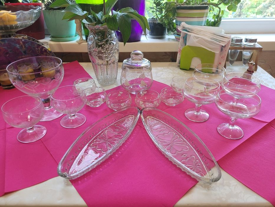 Посуда(салатники,селедочницы,блюда) из  толстого стекла времен СССР