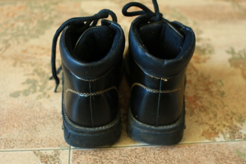Ботинки для мальчика фирми МINGWEI