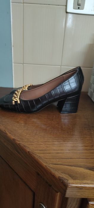 Sapatos de salto estilo clássico