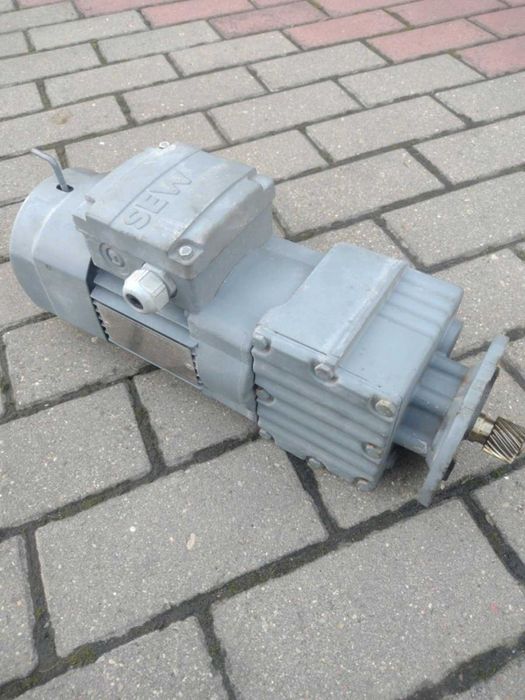 Silnik elektryczny motoreduktor przekładnia