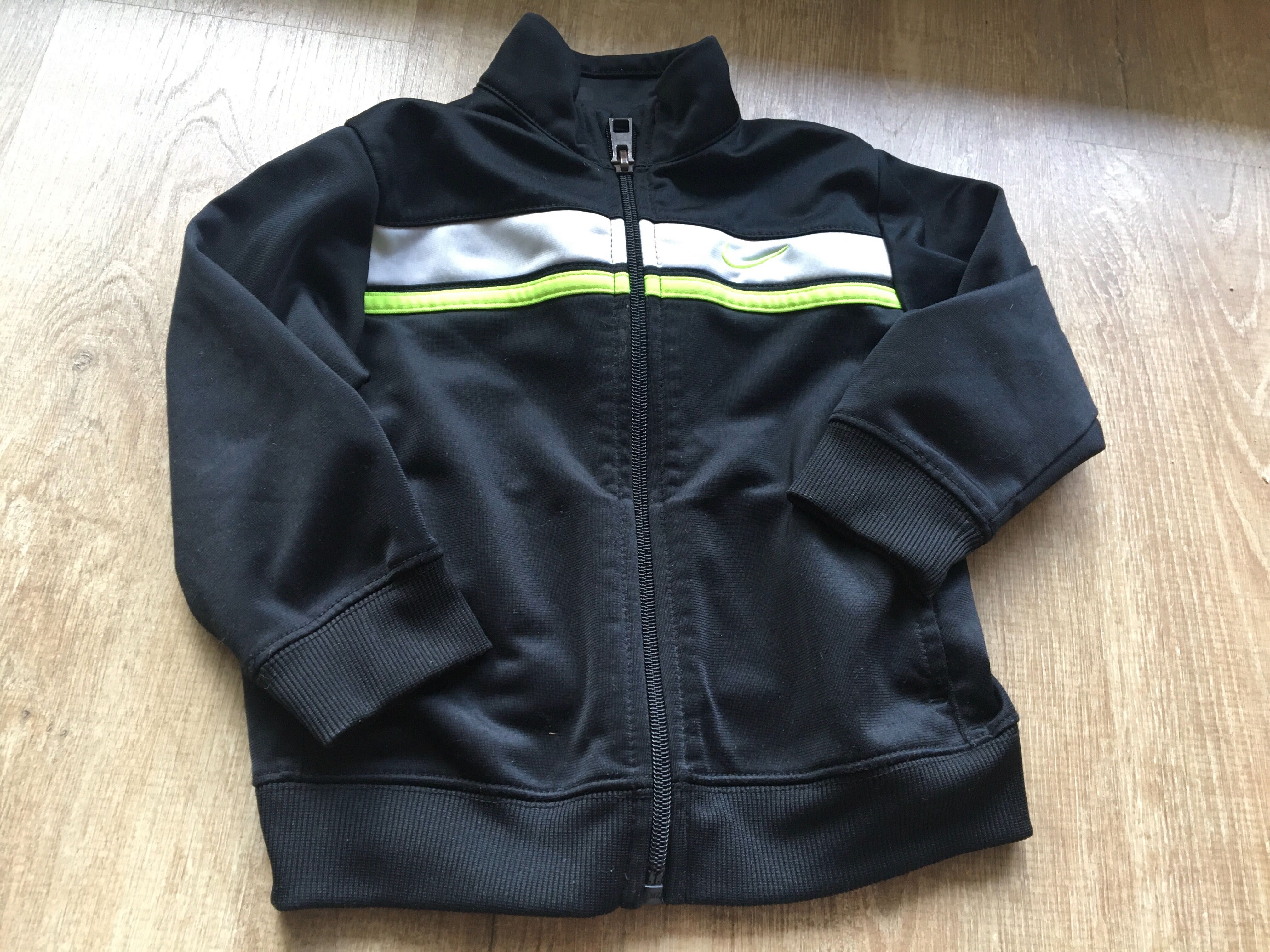 Czarna dresowa zapinana bluza marki Nike 80-85 cm