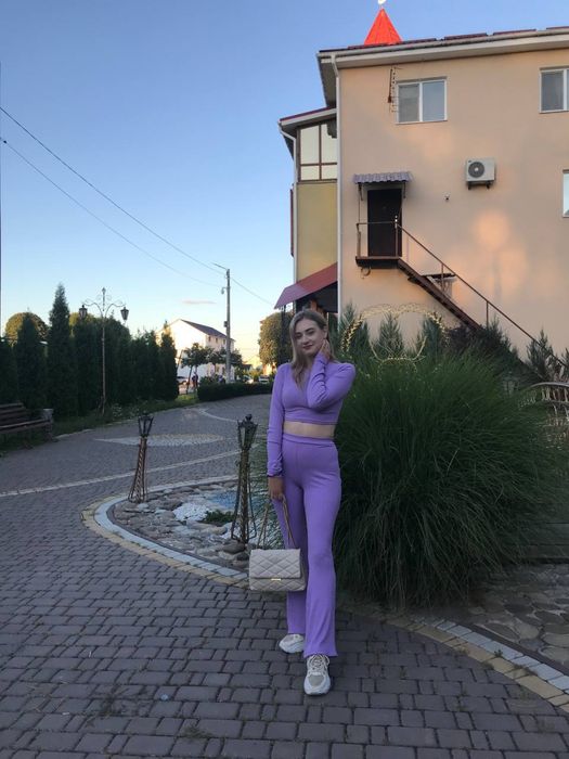 Костюм у рубчик лаванда