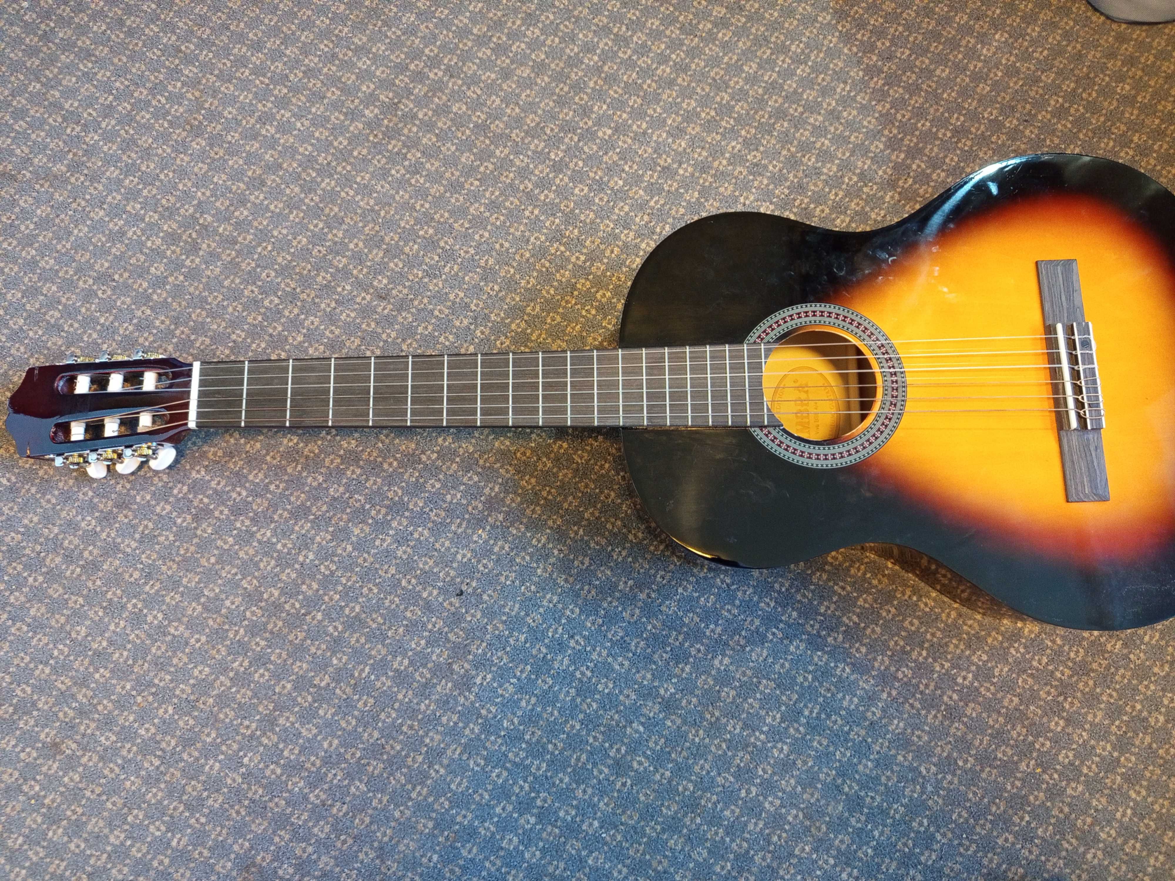 Gitara akustyczne .