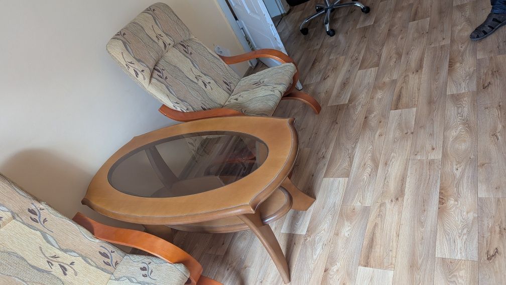Komplet wypoczynkowy – sofa + 2 fotele + stolik