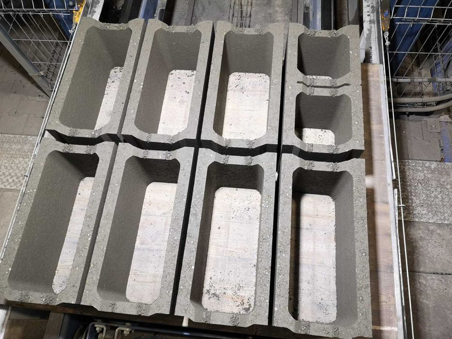 Pustak szalunkowy, bloczek betonowy B15, B20 oraz w klasie B30