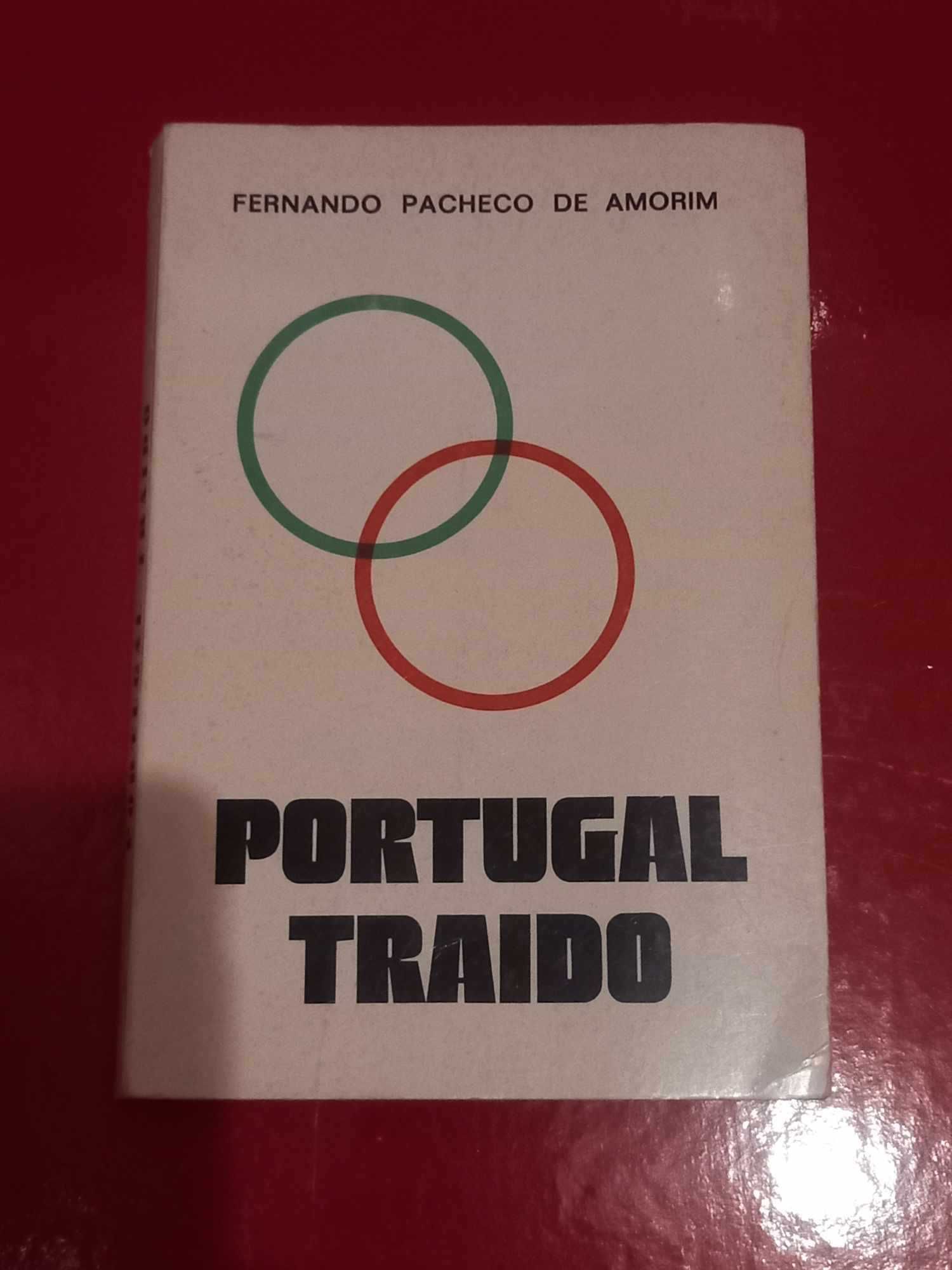 Livro Portugal Traído (Fernando Pacheco de Amorim)