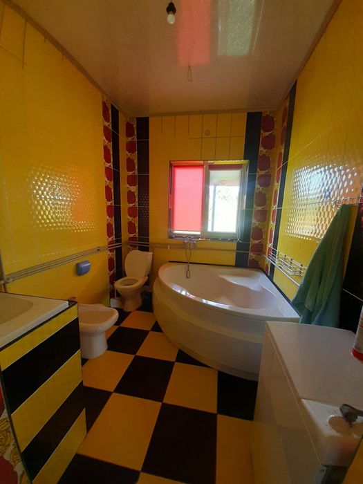 Здається великий будинок на Різдвяні Свята