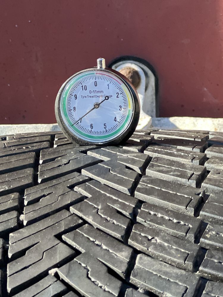 *Opona Pirelli 255/45/19 pojedynka