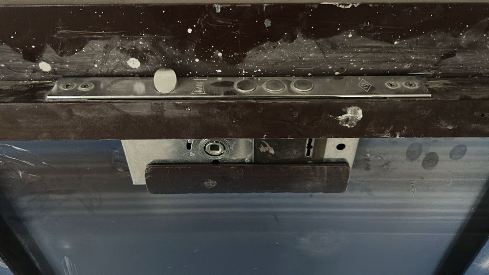 Дверь входная железная новая