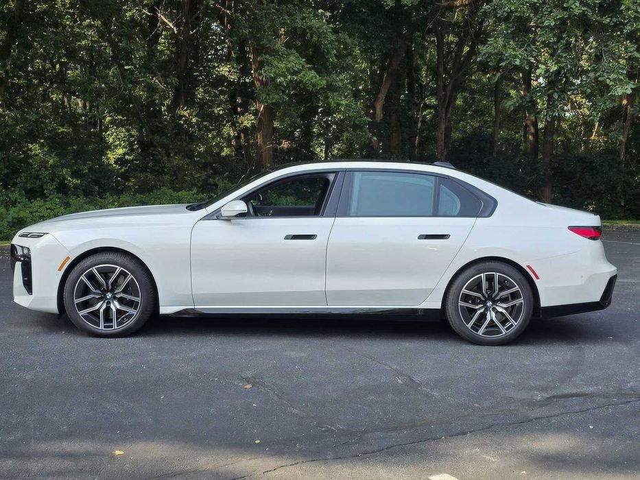 BMW 7 Series 740i      2023