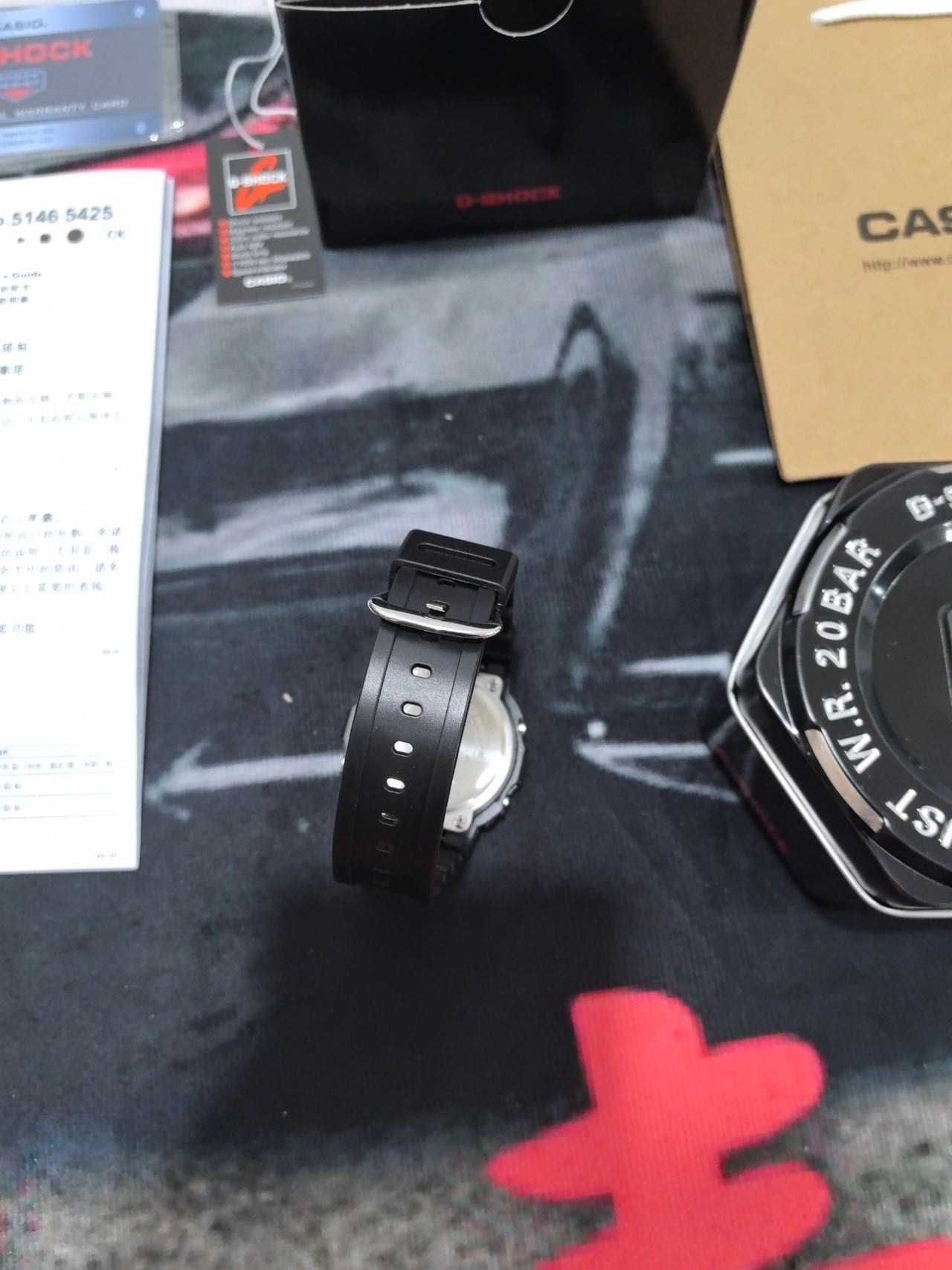 Casio G-SHOCK Czarny Kwadrat – Klasyczny Design i Wytrzymałość