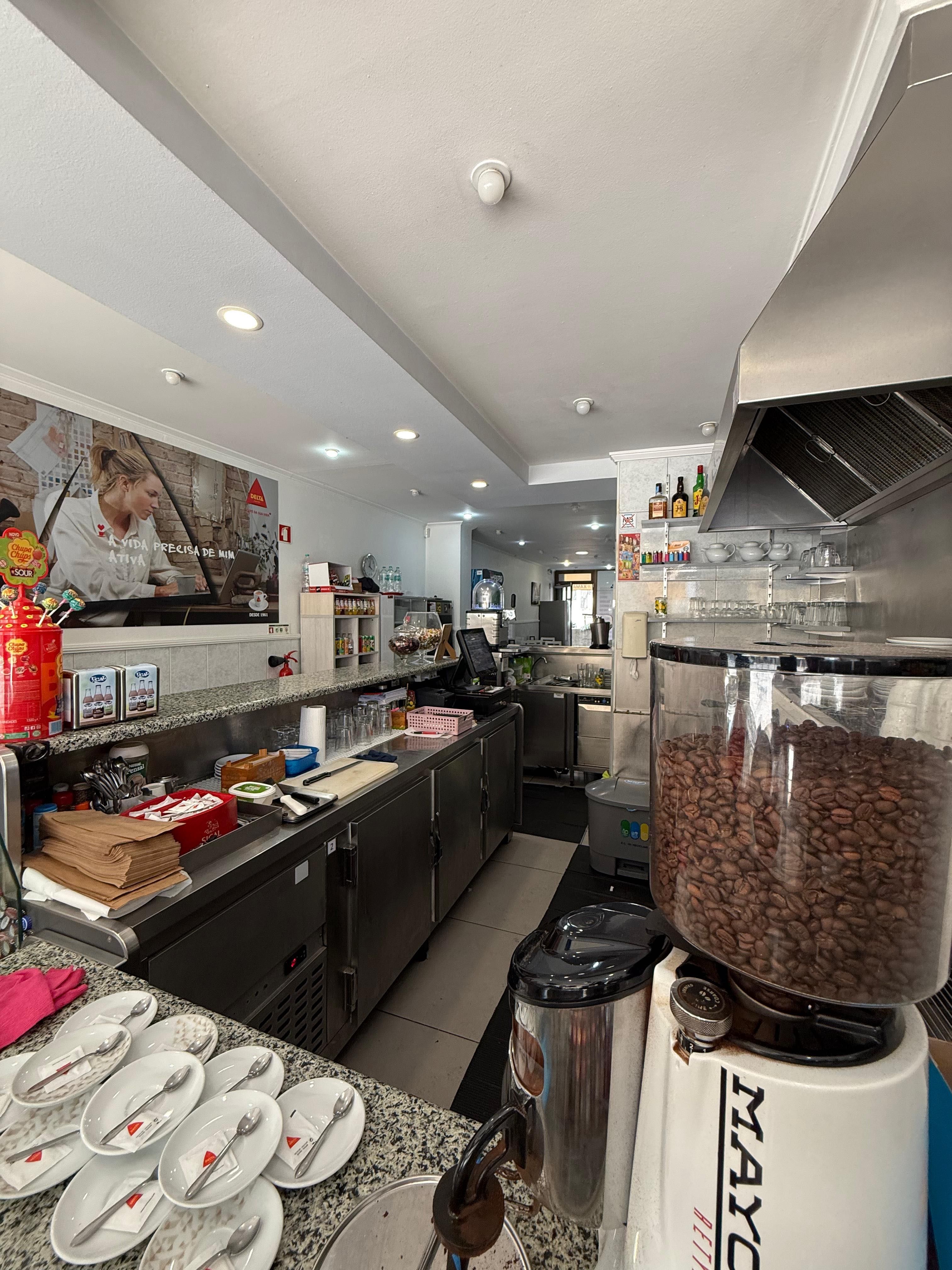 Trespasse de Cafetaria/Snack Bar, no centro da cidade de Aveiro!