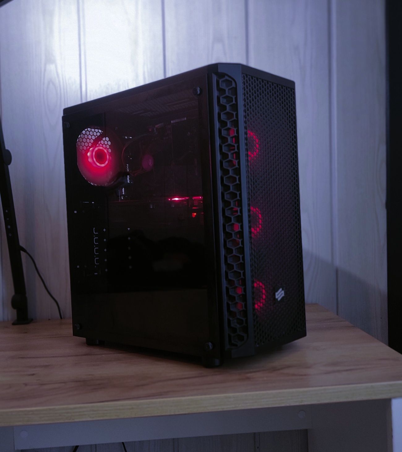 Komputer stacjonarny, i7-7th 16gb RAM RX580 8gb