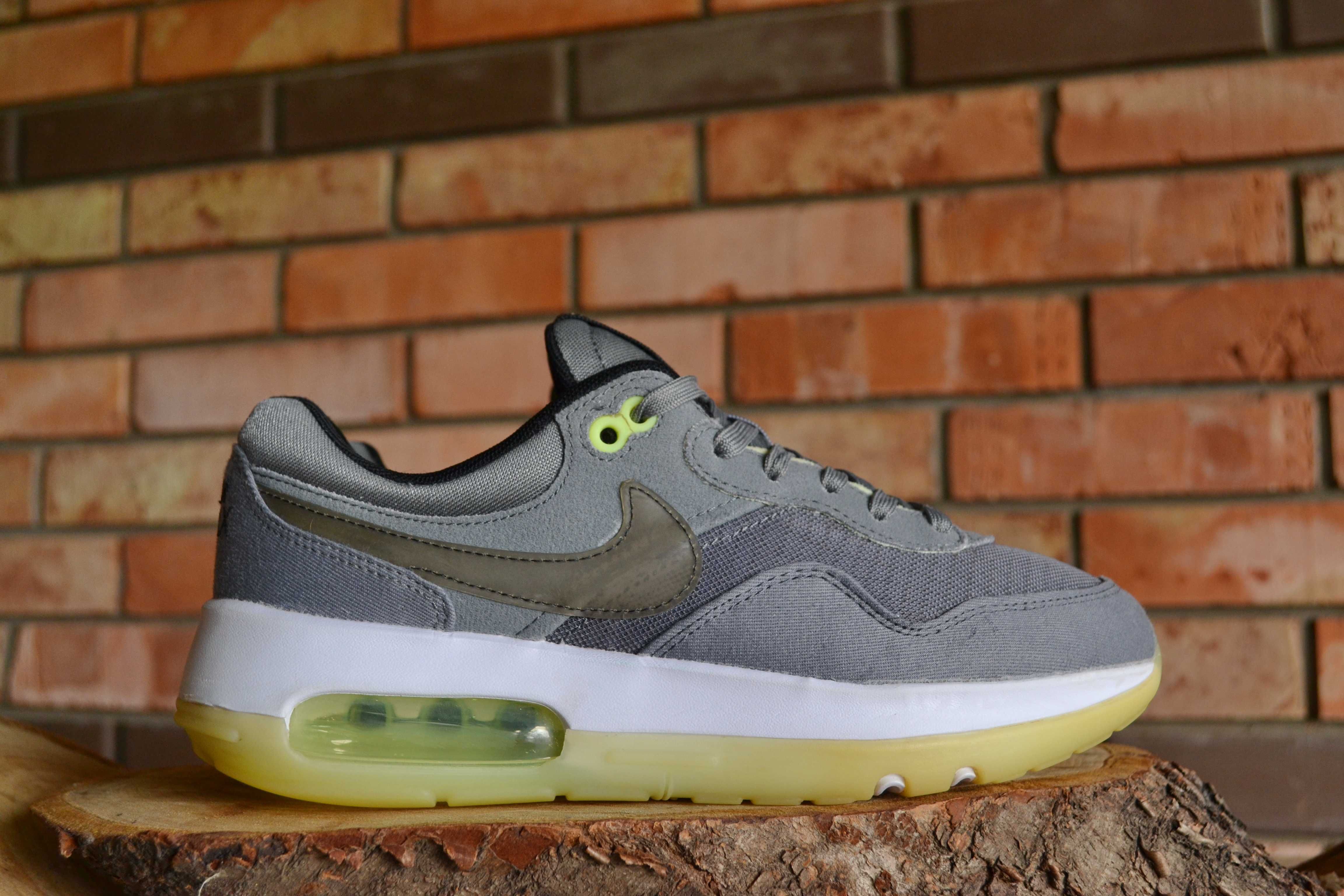 Кроссовки Nike air max motif Оригинал размер 38.5 Стелька 24.5 см