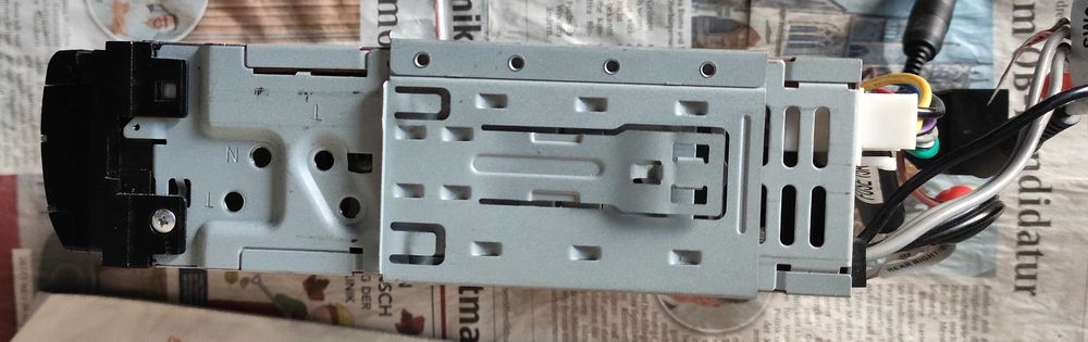 Автомагнітола Clarion CZ202EG