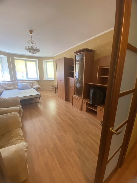 Продаж 2 кімнатної з ремонтом  Княжий Затон, 4 поруч метро "Позняки"