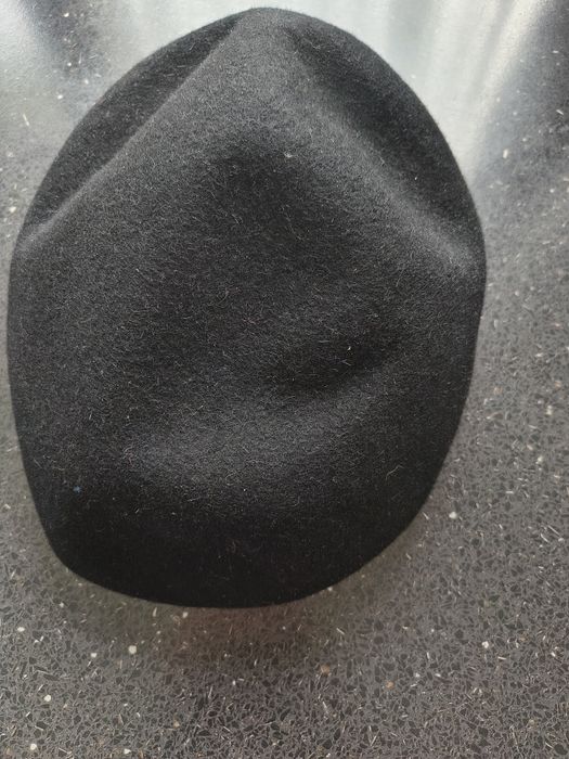 Beret czarny jak nowy