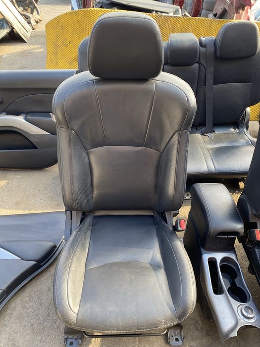 Кожаный салон Mitsubishi Outlander XL 2006-2012 год сиденья карты