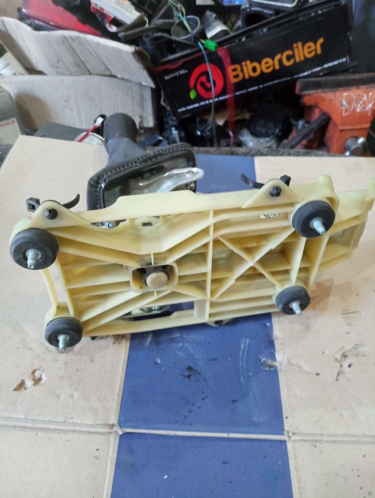 Куліса КПП Volvo V50 S40 II Вольво В50 С40  30711902