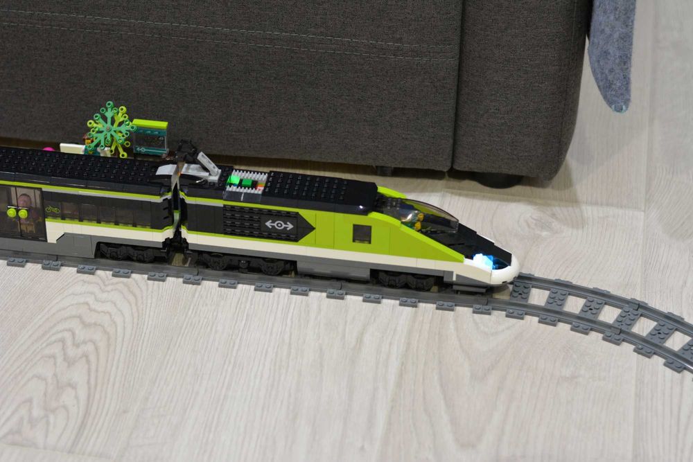 Конструктор LEGO City Пасажирський потяг-експрес (60337)