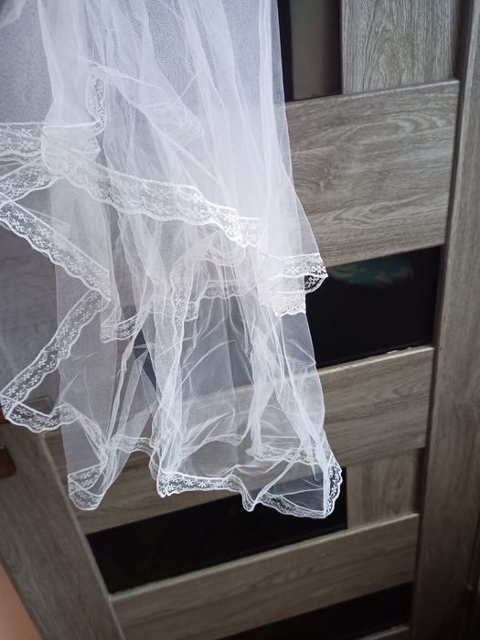 Фата двошарова в хорошому стані