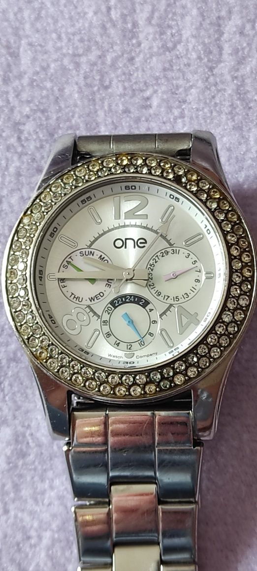 Relógio One com 8 braceletes