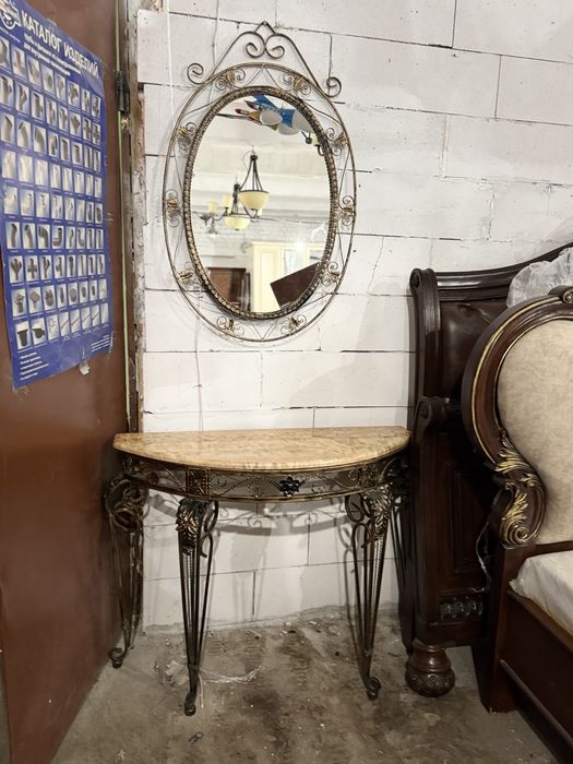 Консоль з дзеркалом. Мармур