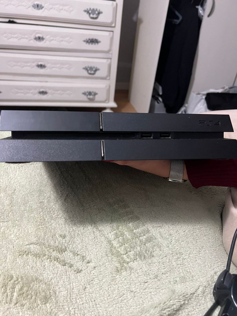 Playstation 4 com comando
