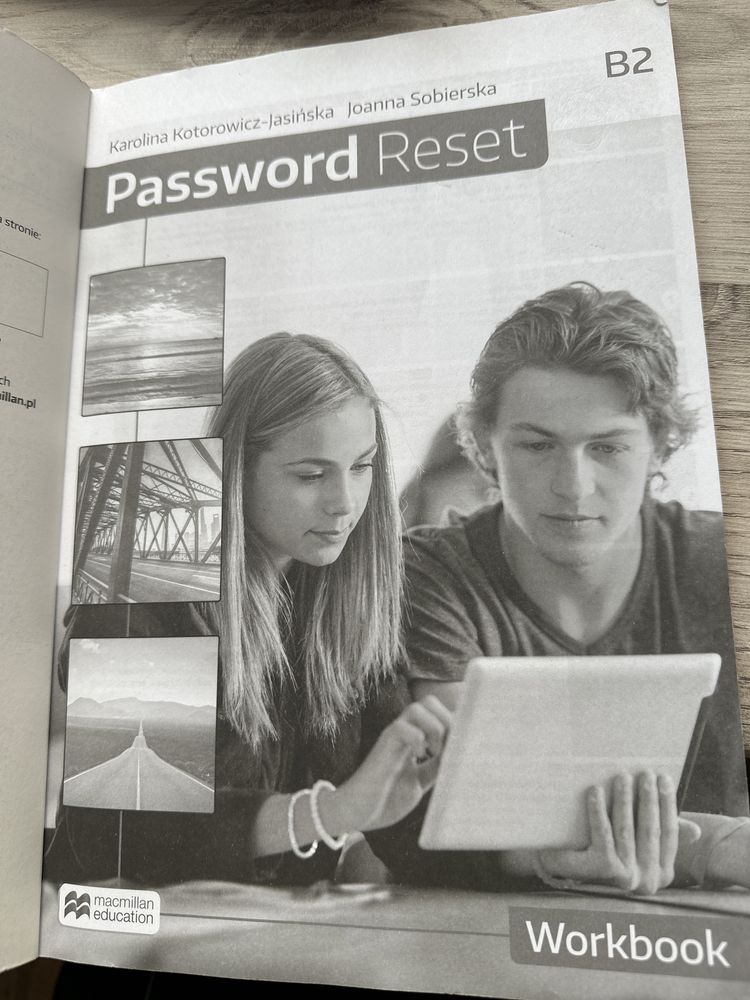 Password Reset B2 Student’s Book i Workbook