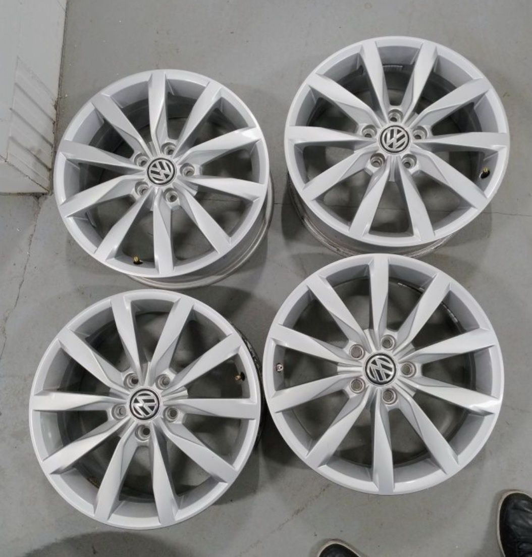 5x112 R17 Felgi Oryginalne VW Golf 7 Caddy Touran Alufelgi Dijon  17"