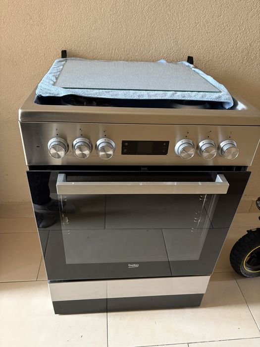 Sprzedam Kuchenke gazowo-elektryczną Beko