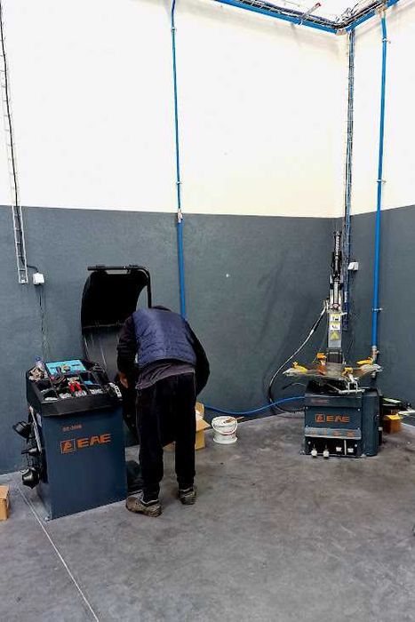 Máquina de calibrar pneus (equilibradora)Cetrus EAE(NOVA) mod. EE-3099