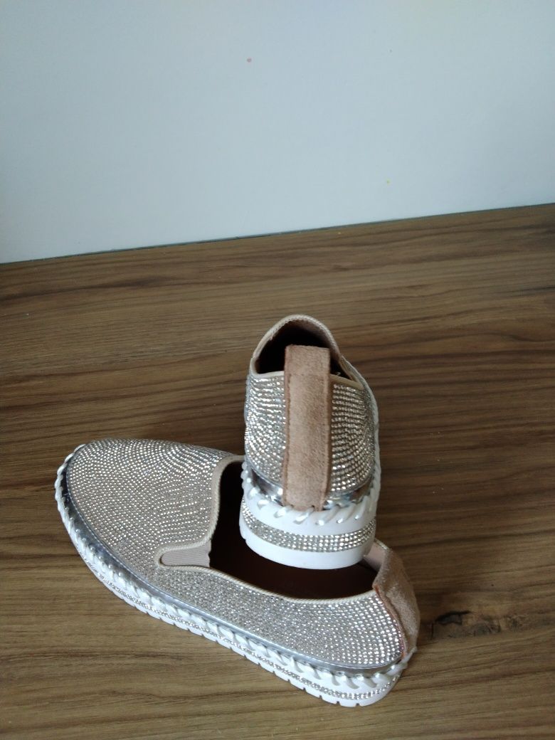 Buty damskie srebrne.