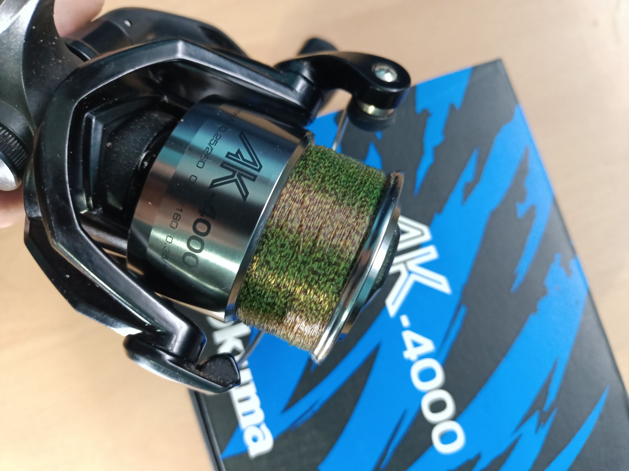 Kołowrotek Okuma Ak4000 z wolnym biegiem (quick drag)