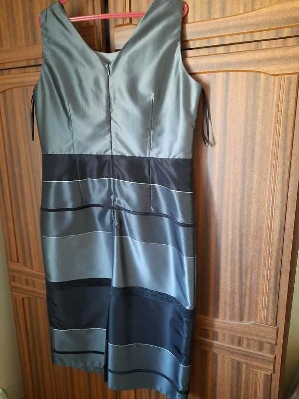 Nowa sukienka szaro-srebrno-czarna rozmiar z metki 44 bez rękawów