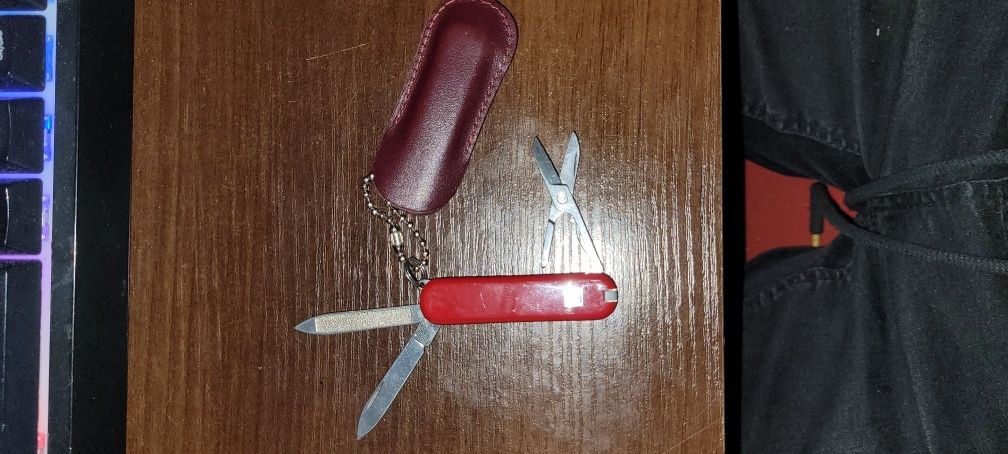 Mały Scyzoryk Victorinox z etui