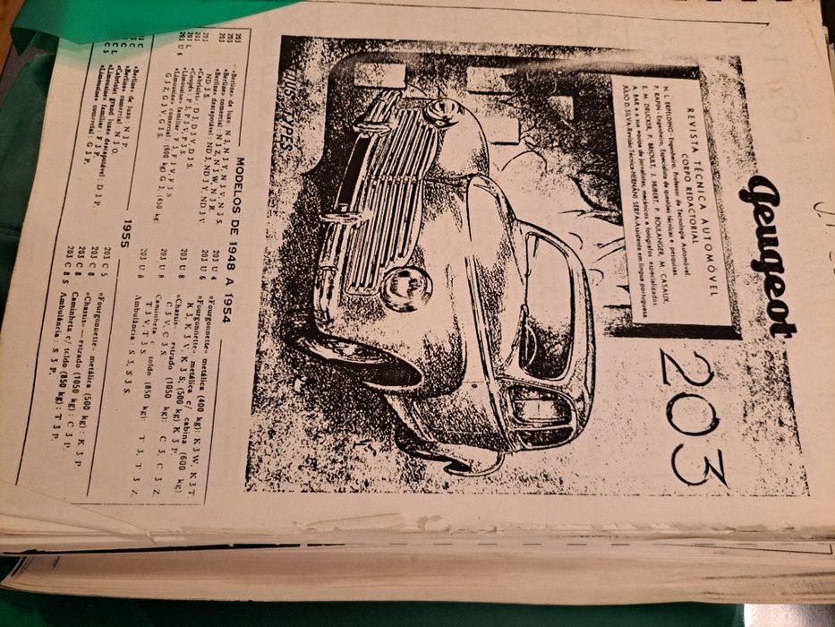Diversos manuais de carros clássicos