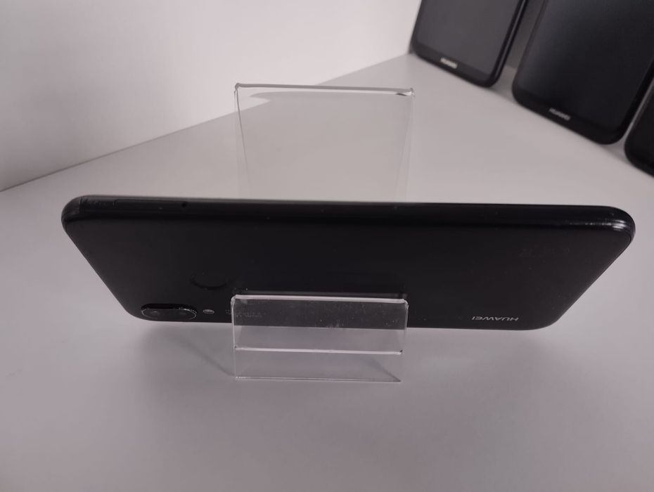 Смартфон Huawei P20 lite