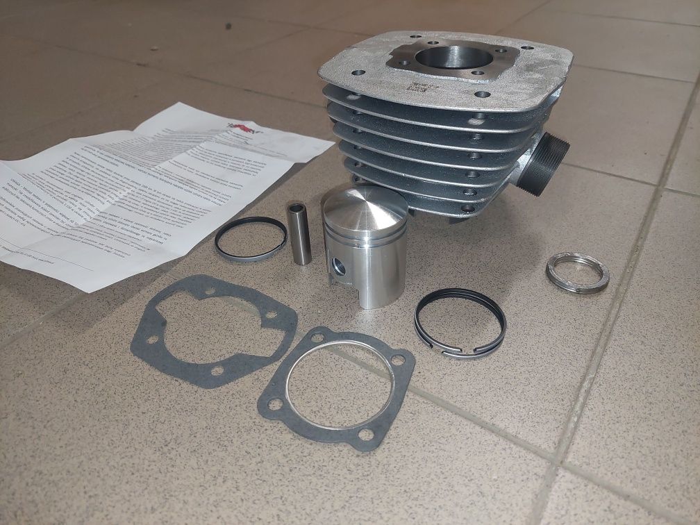 Nowy zestaw naprawczy silnika wsk 125 cylider zeliwny tlok pierscienie