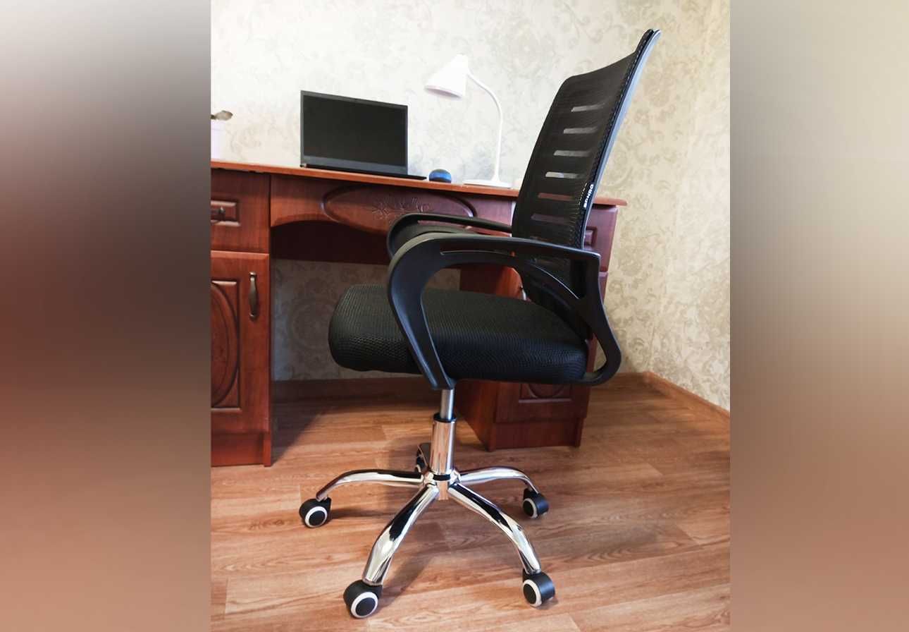 Кресло компьютерное офисное стул на колесах/Чорне офісне крісло