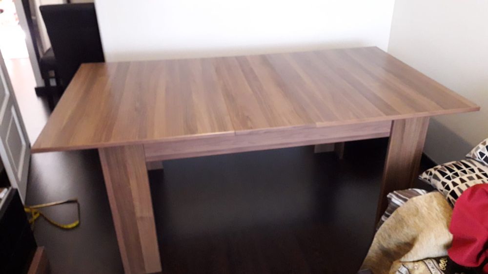 Mesa madeira extensível para acomodar uma familia grande