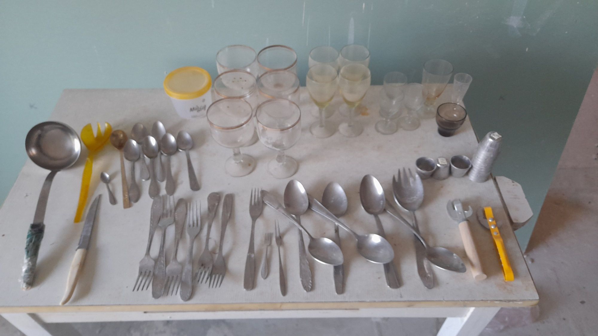 Посуда,сковородки,вазы,соусница,термос,щипцы,кастрюля,бокалы