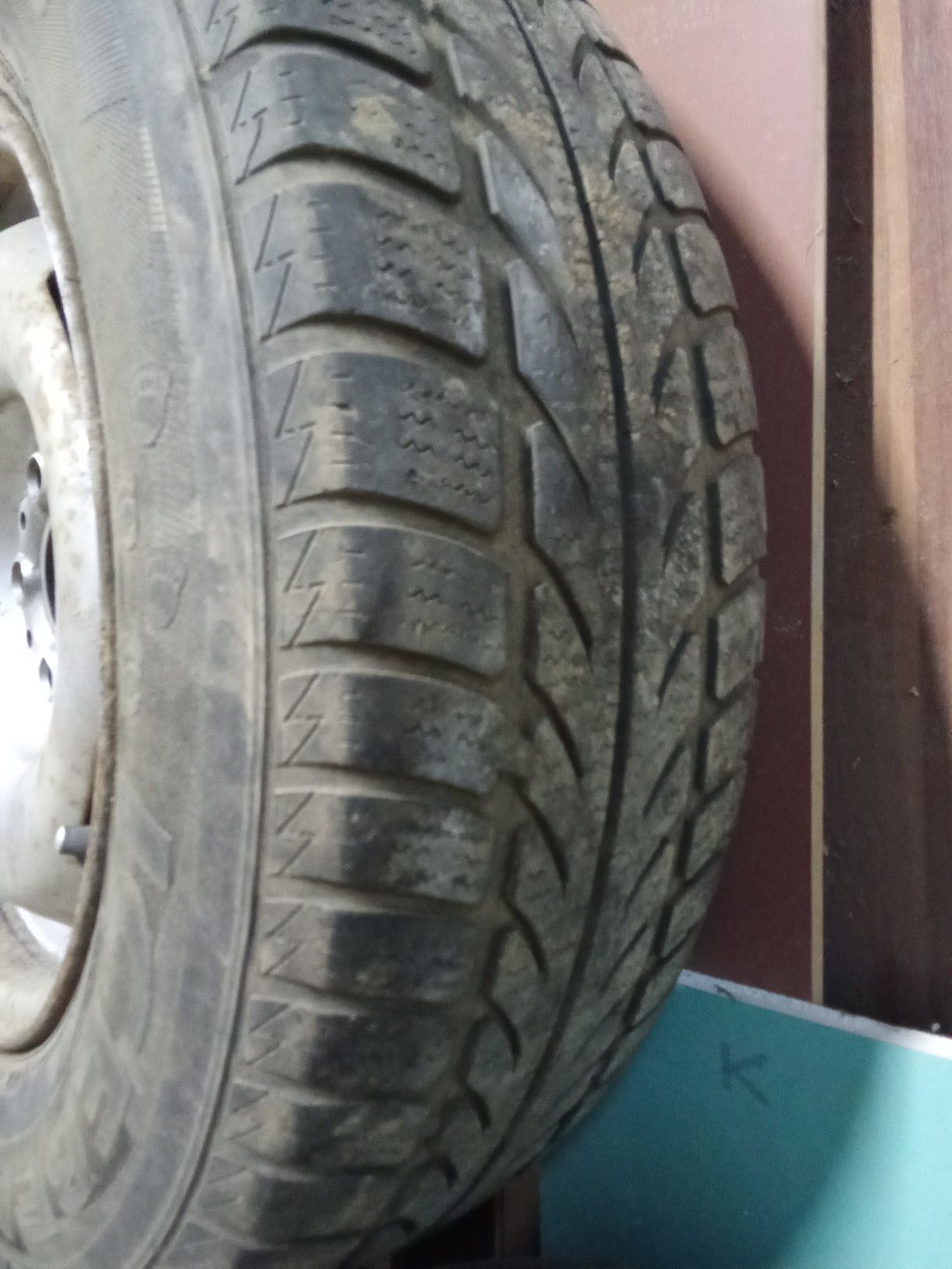 Продам шини з дисками 195/75/14