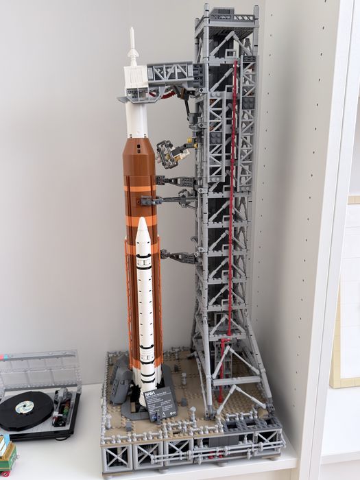 LEGO Sistema de Lançamento Espacial Artemis da NASA