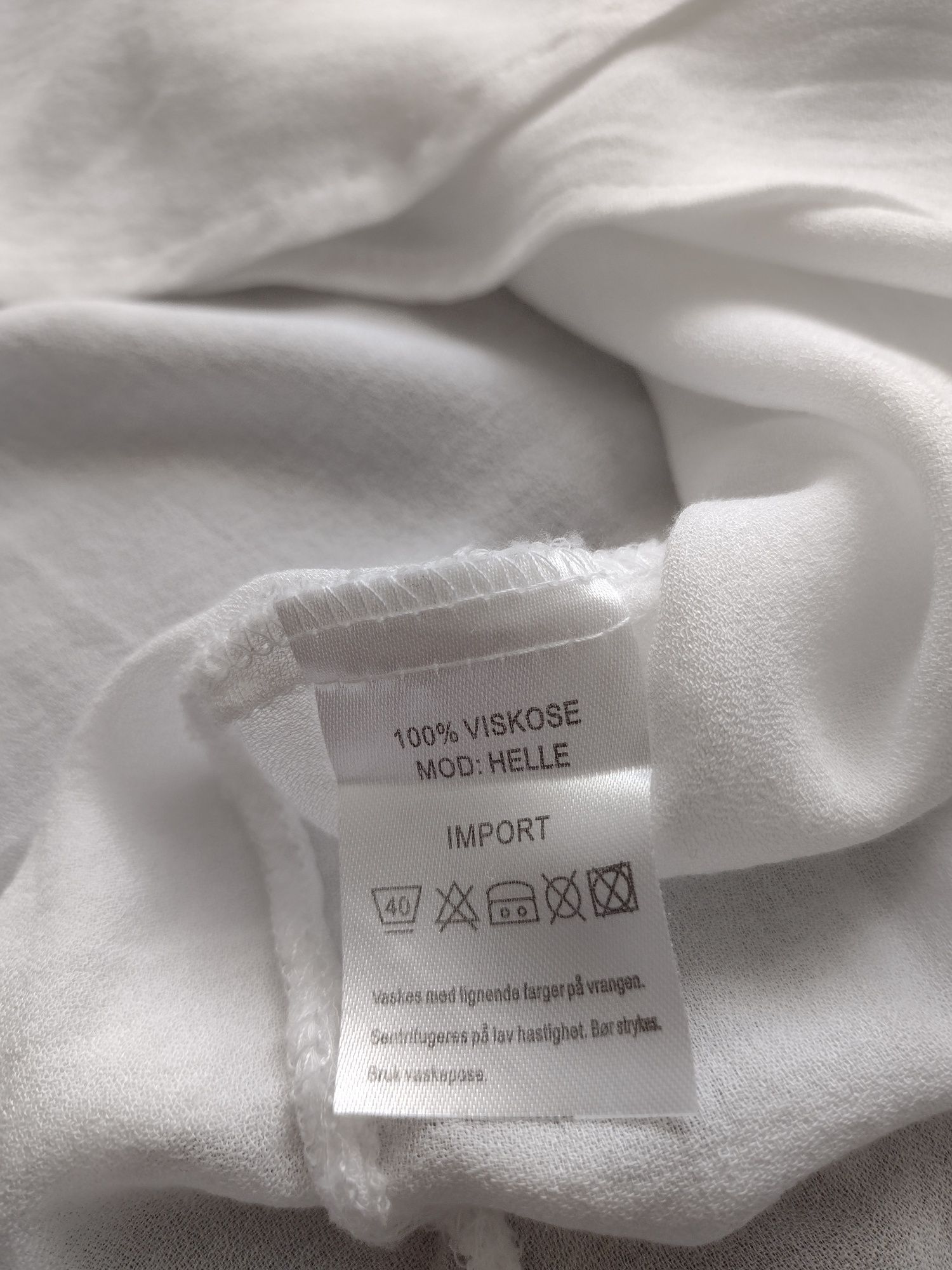 Biała bluzka bez rękawów r 46