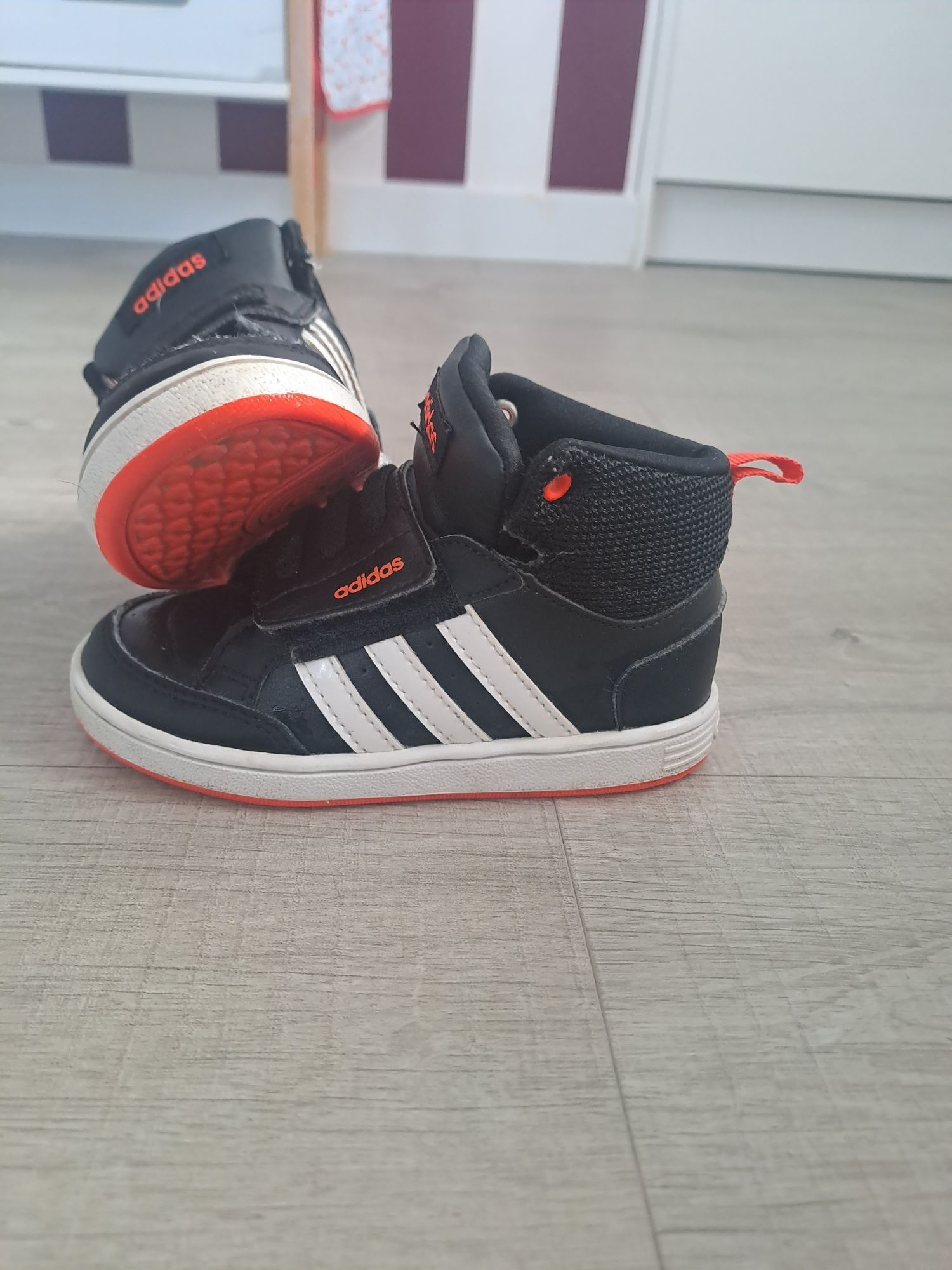 Buciki adidas hoops 24