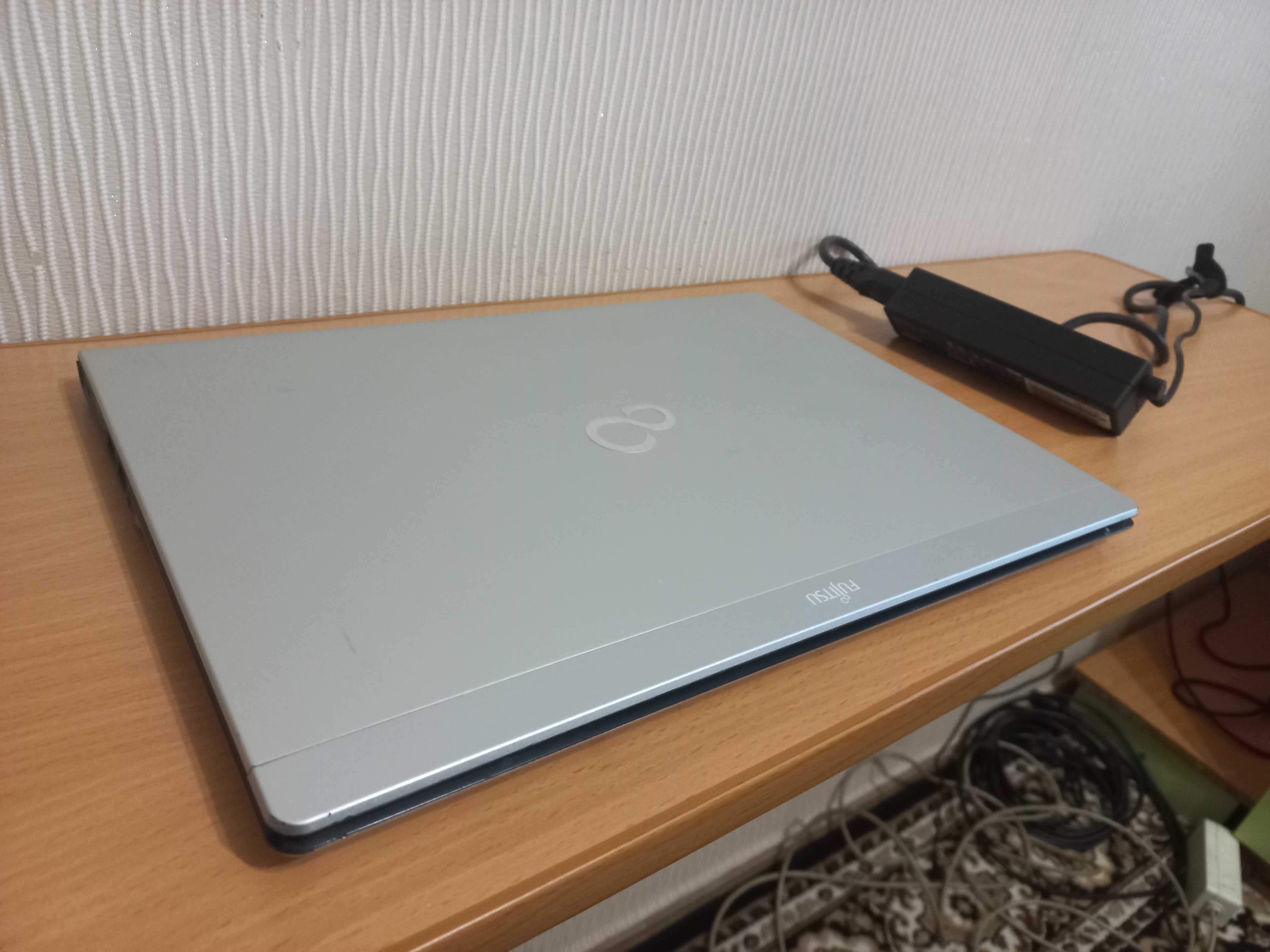 Ноутбук Fujitsu lifebook uh572 13.3" i7 3517
