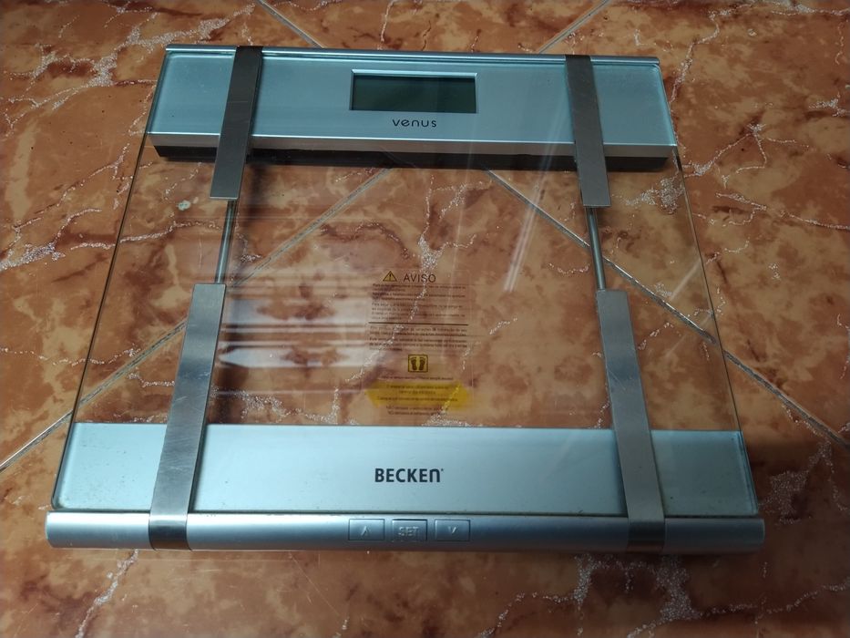 Balança digital WC quarto diagnóstico várias funções apartamento