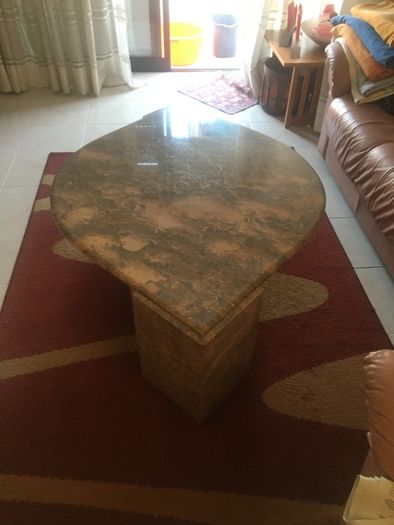 Mesa de centro em mármore